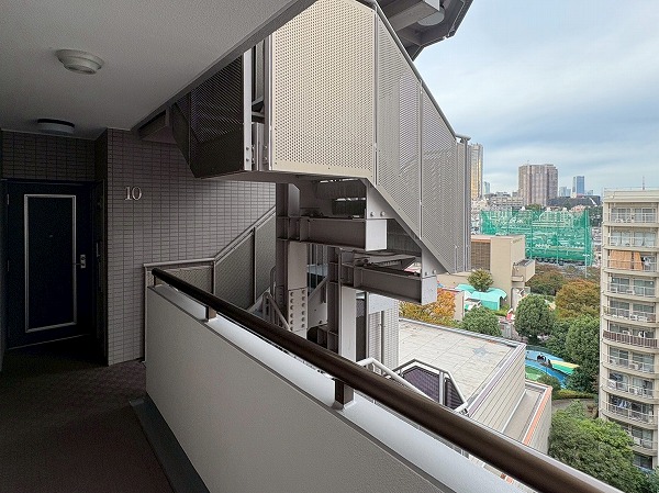 朝日ツイン目黒　外階段
