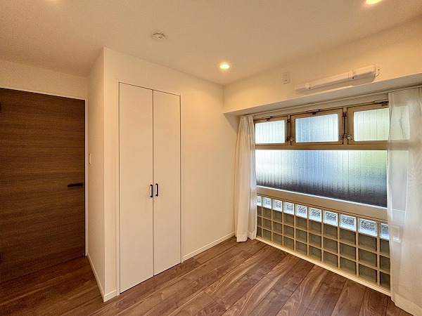 インペリアル広尾_クローゼット付きの洋室の写真