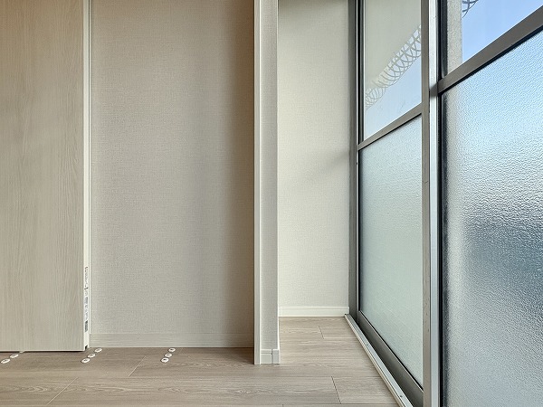 秀和第二奥沢レジデンス_洋室の隙間の写真