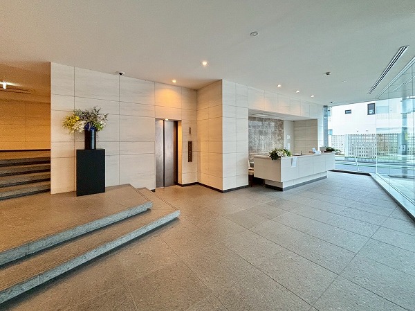 プレミスト赤坂檜町公園　エントランスホール