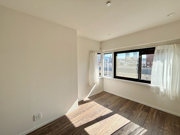 インペリアル広尾_日当たり良好な洋室の写真