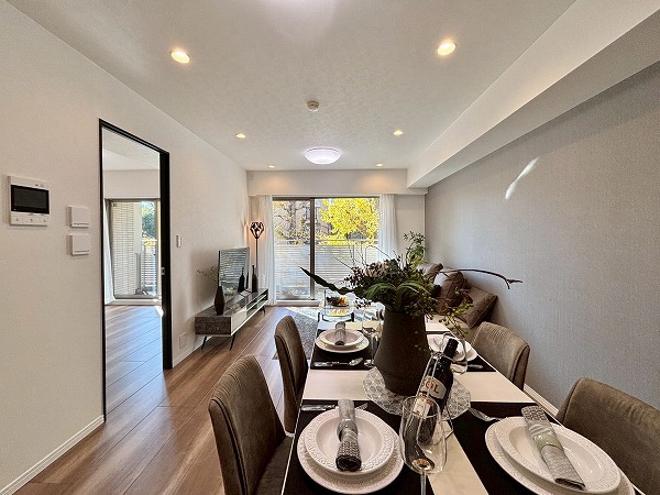 ヒルズ目白台_広々としたリビングダイニングキッチンの写真 