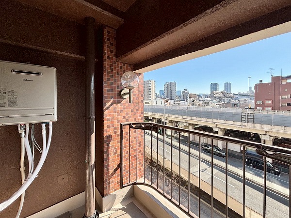 インペリアル広尾_コンパクトなバルコニーの写真