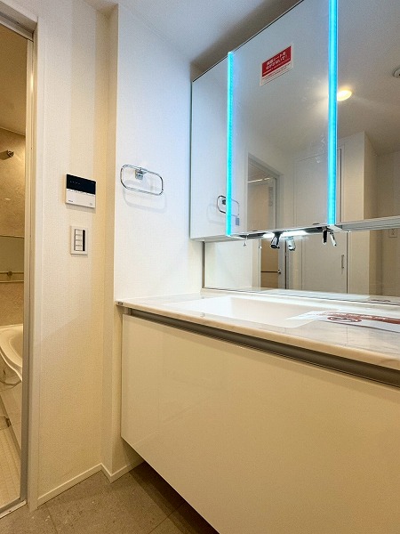 プラウド成城_清潔感のあるパウダールームの写真 