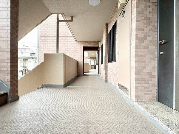 ライオンズガーデン上北沢　共用廊下