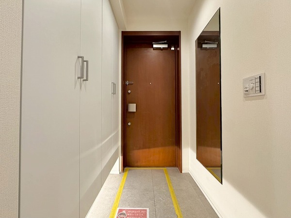 プラウド成城_オシャレな玄関の写真 