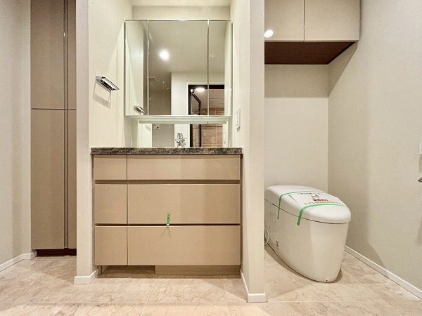 プレミスト赤坂檜町公園_広々としたパウダールームの写真