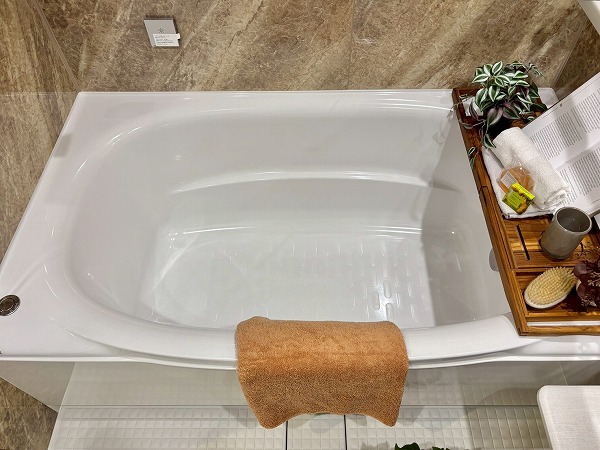 ヒルズ目白台_広々としたバスタブの写真 
