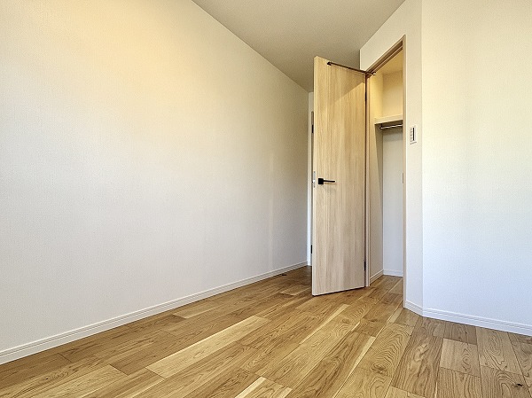 ライオンズマンション西蒲田_ウォークインクローゼット付きの洋室の写真