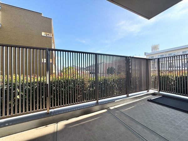 プラウド成城_東向きのバルコニーの写真 