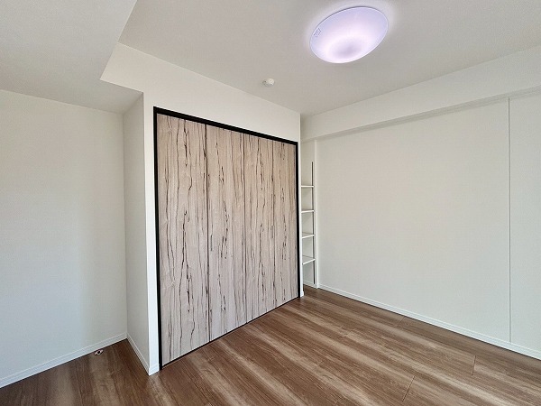 ヒルズ目白台_収納豊富な洋室の写真 