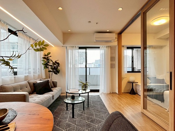 アトラス渋谷公園通り_東向きのリビングダイニングキッチンの写真