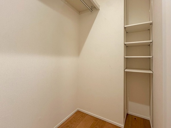 プラウド成城_ウォークインクローゼットの写真 