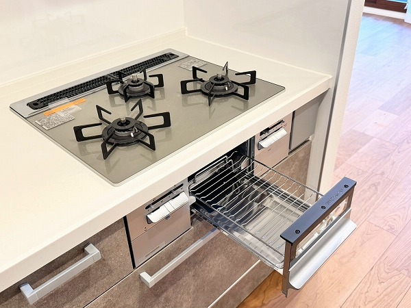 プラウド成城_グリル付き3口コンロの写真 