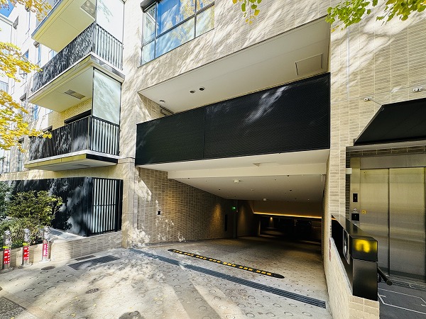 パークレ・ジェイド白金レジデンス　駐車場