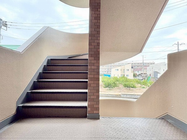 ライオンズガーデン上北沢　共用階段