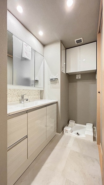 パークハウス文京関口_大きな洗面化粧台の写真