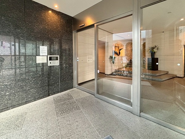 プレミスト赤坂檜町公園　エントランス