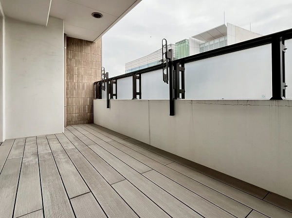 アトラス渋谷公園通り_東向きのバルコニーの写真