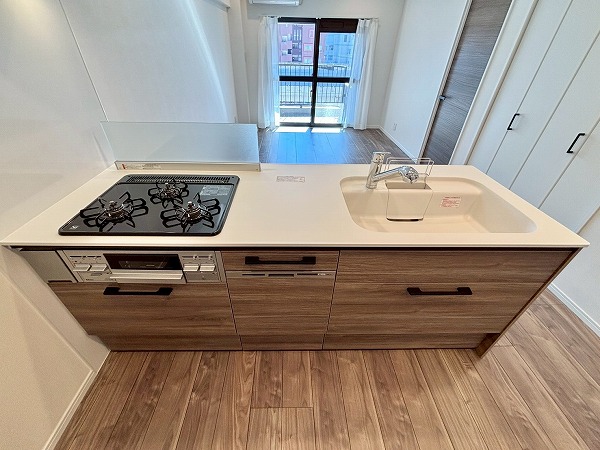 インペリアル広尾_ペニンシュラタイプのキッチンの写真