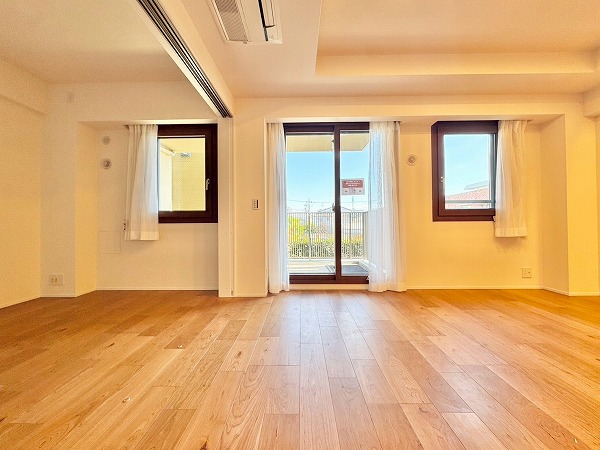 プラウド成城_広々としたリビングダイニングキッチンの写真 