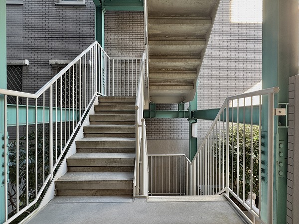 リーベスト上池台 外階段