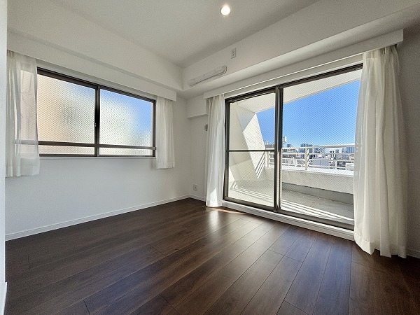 恵比寿ブルーメ_2面採光の洋室の写真