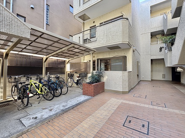 グリーンキャピタル上野毛 共用通路と駐輪場