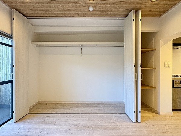 グリーンキャピタル上野毛_リビングの収納の写真