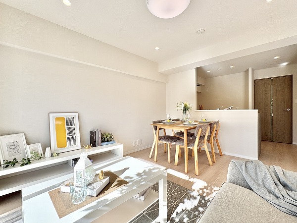 三井馬事公苑南ハイツ_新規リノベーション済みのリビングダイニングキッチンの写真