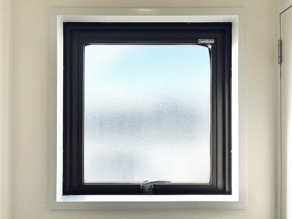 ライオンズマンション松原第2_玄関窓の写真 