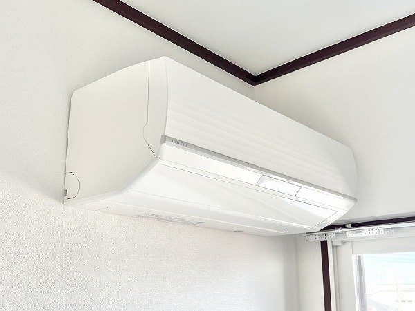 ライオンズマンション松原第2_和室にあるエアコンの写真 