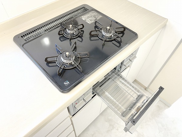 ライオンズマンション松原第2_3口コンロとグリルの写真 