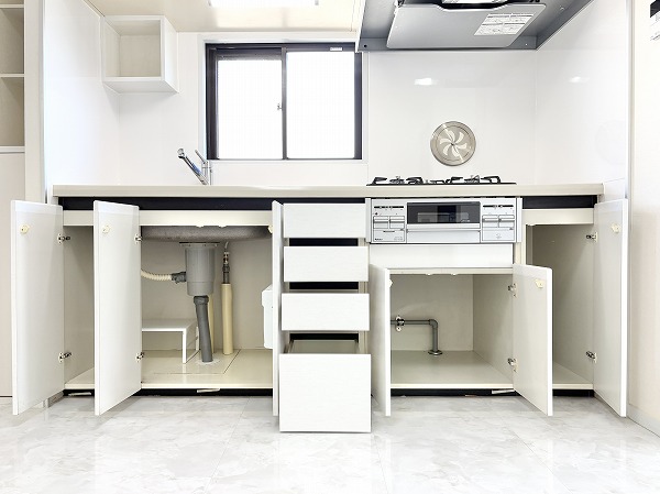 ライオンズマンション松原第2_キッチン下収納の写真 