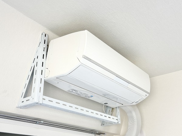 ライオンズマンション松原第2_リビングダイニングにあるエアコンの写真 