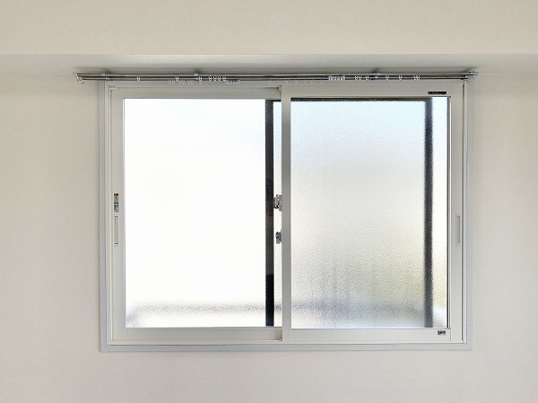 ライオンズマンション松原第2_リビングダイニング窓の写真1 