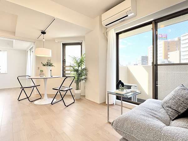 ルセージュ初台_日当たり良好なリビングダイニングキッチンの写真