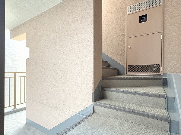 ルセージュ初台 共用階段