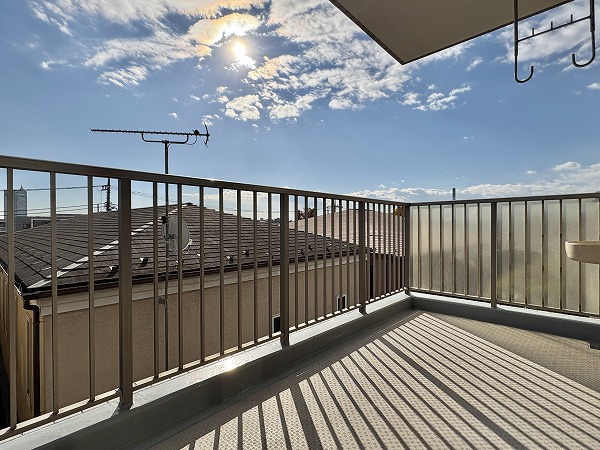 CS上用賀ハウス_大きなバルコニーの写真