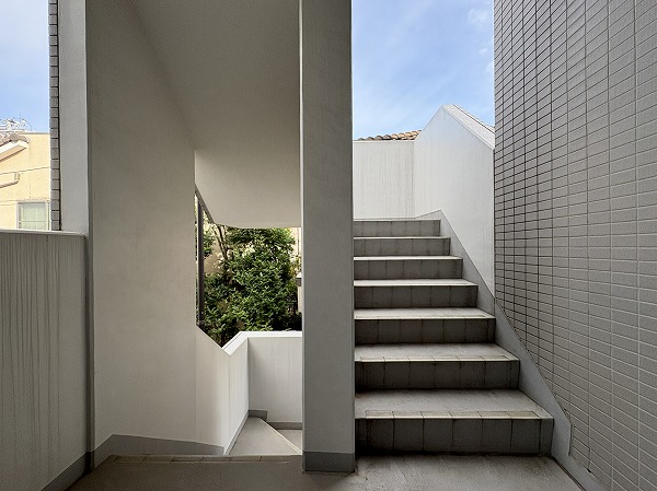 CS上用賀ハウス　共用階段