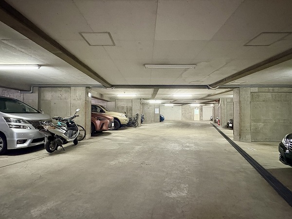 シャンボール瀬田　地下駐車場