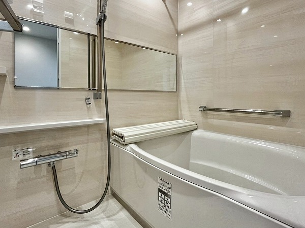 自由が丘ハイタウン_ベージュ調のバスルームの写真