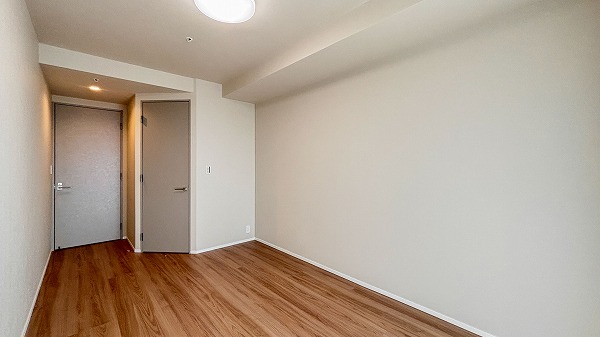 パークタワーグランスカイ_広々とした洋室の写真