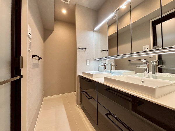 ルミナス一番町_清潔感のあるパウダールームの写真