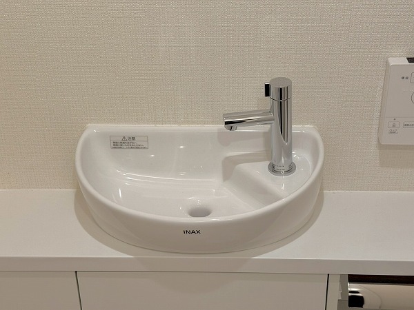 プラウド成城_トイレの手洗い場の写真 