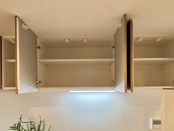 ヒルズ目白台_キッチン上部収納の写真 