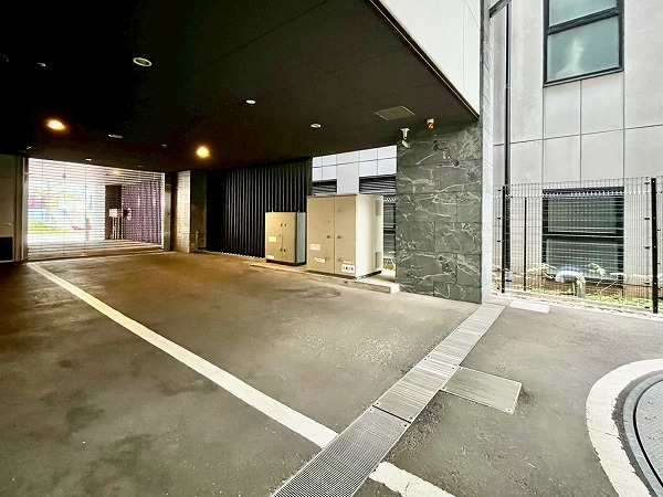 アトラス渋谷公園通り　駐車場入り口