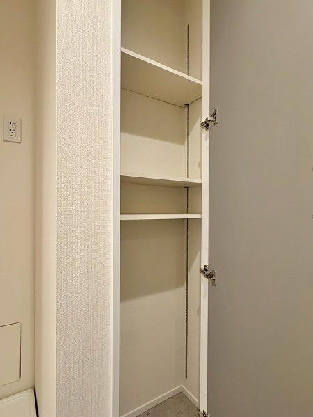 プラウド成城_洗濯機置き場の収納の写真 