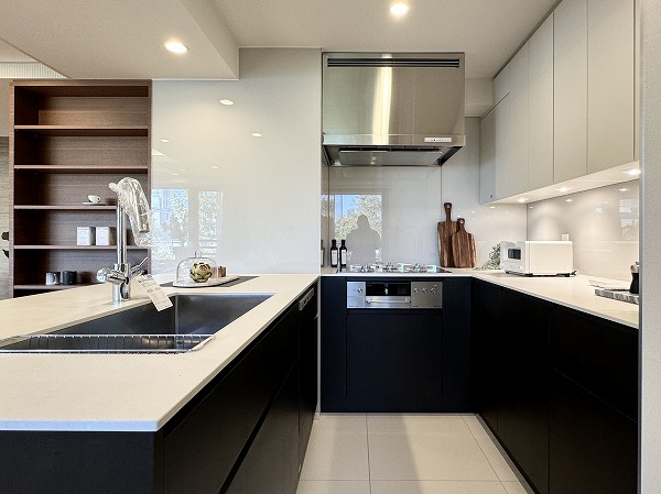 パークレ・ジェイド白金レジデンス_システムキッチンの写真