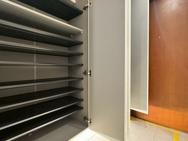 プラウド成城_玄関のシューズクローゼットの写真 